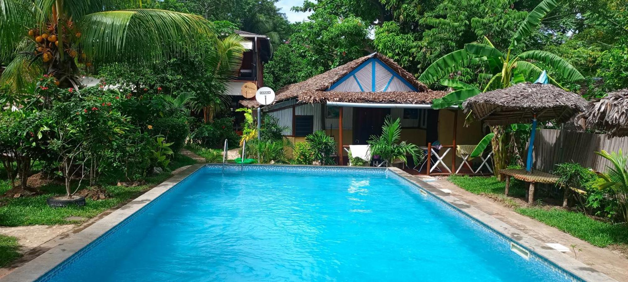 فندق Piscine Bimoko نوسي بي المظهر الخارجي الصورة