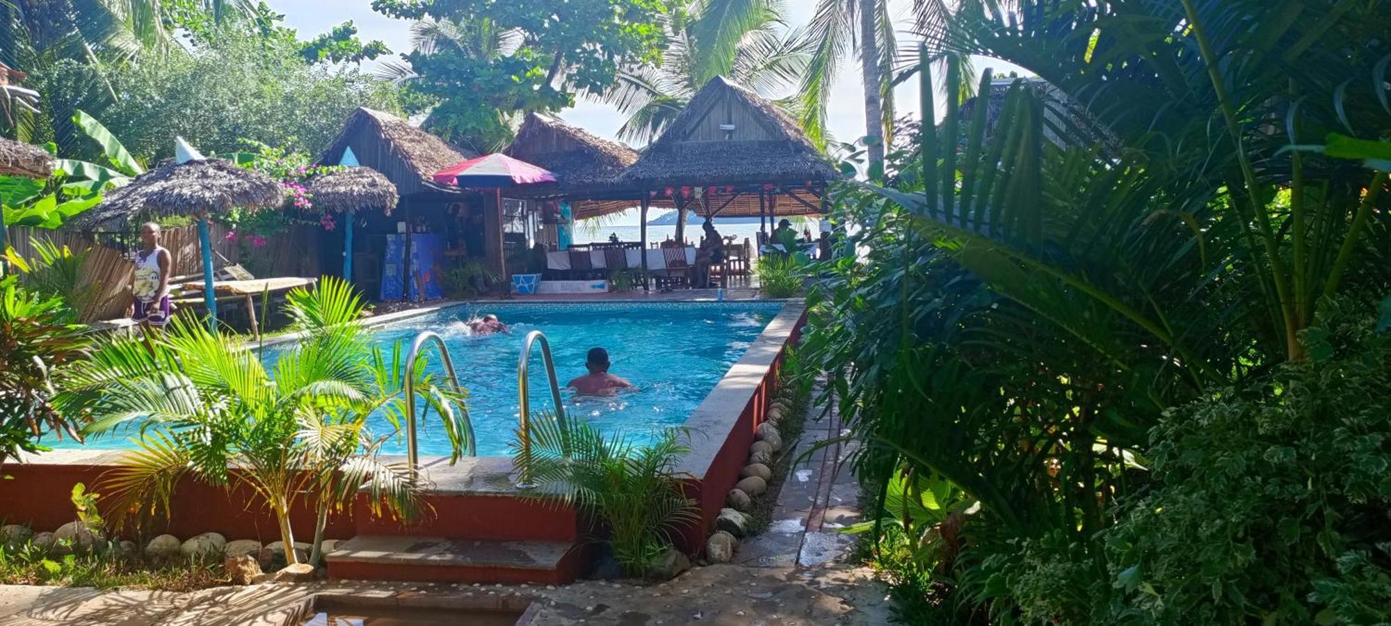 فندق Piscine Bimoko نوسي بي المظهر الخارجي الصورة