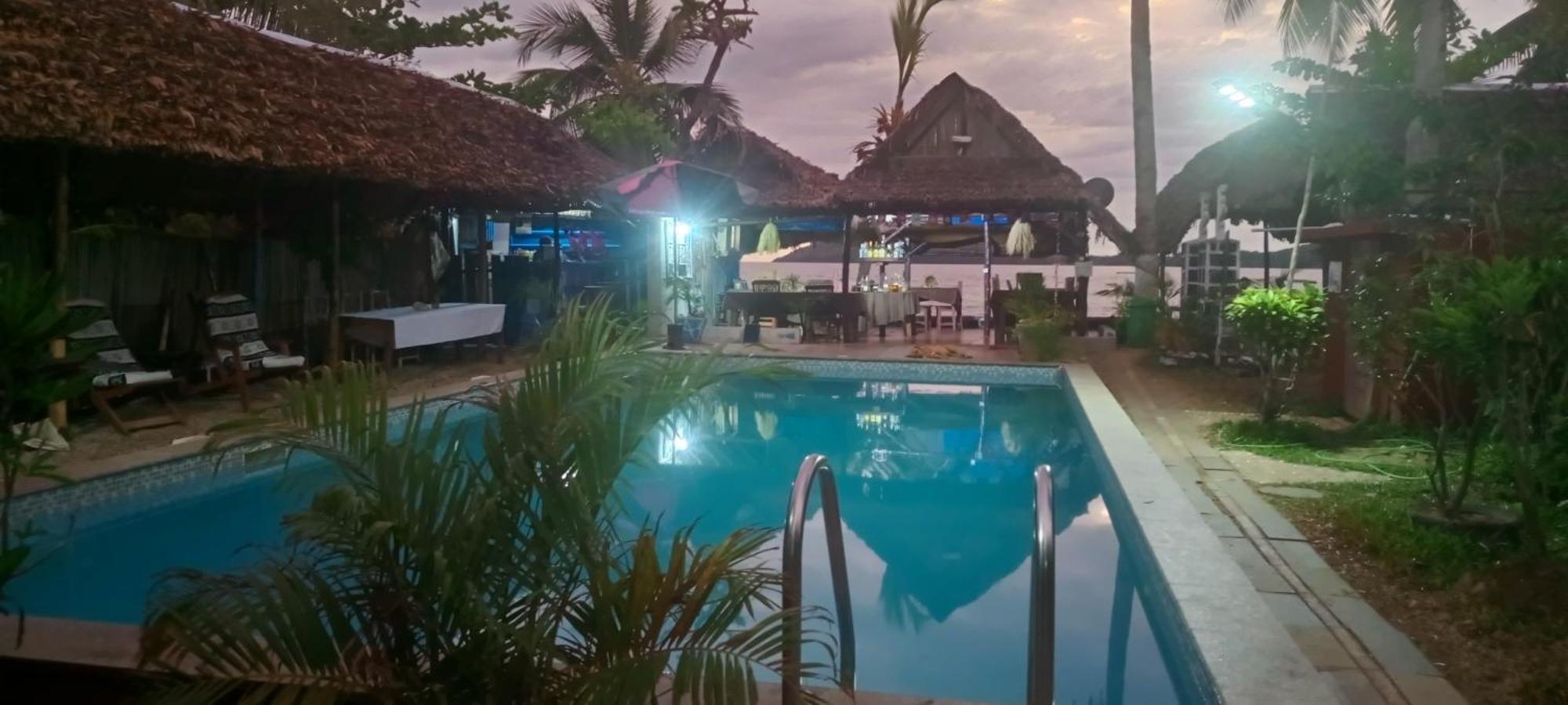فندق Piscine Bimoko نوسي بي المظهر الخارجي الصورة